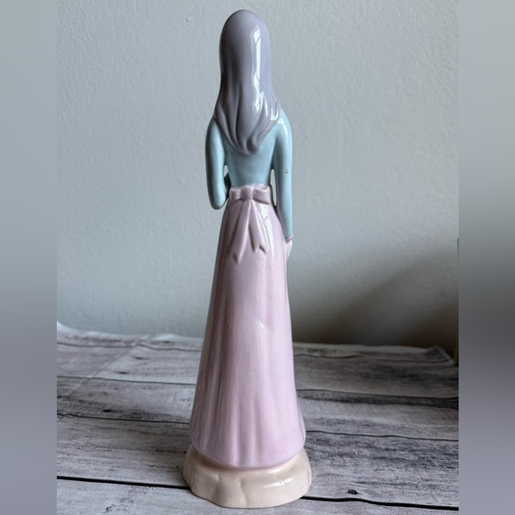 Ceramic girl young woman figurine 12 1/2" tall - Picture 6 of 12